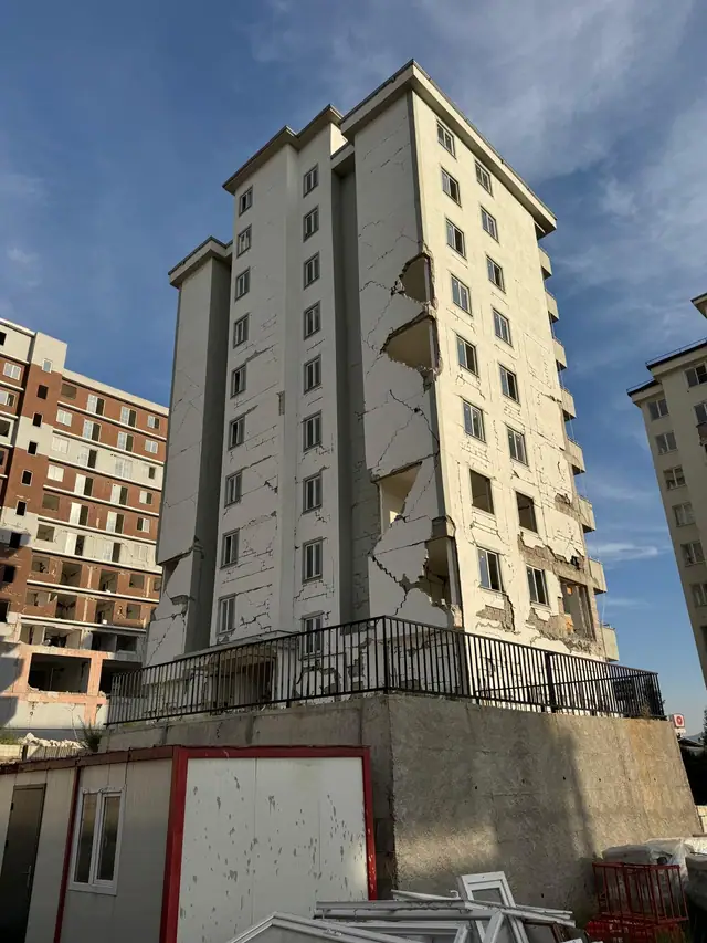 Meva1 Mühendislik sahasından kare 93 — bina güçlendirme ve kentsel dönüşüm çalışmaları