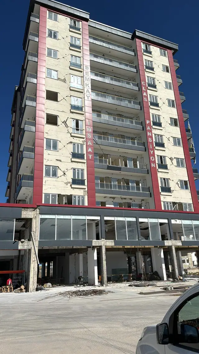 Meva1 Mühendislik sahasından kare 111 — bina güçlendirme ve kentsel dönüşüm çalışmaları